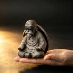 Roshi Zisha 2‑in‑1 Tea Pet | Tea Strainer | Hand‑Made Purple Clay Tea Table Decor & Tea Filter - Image 2